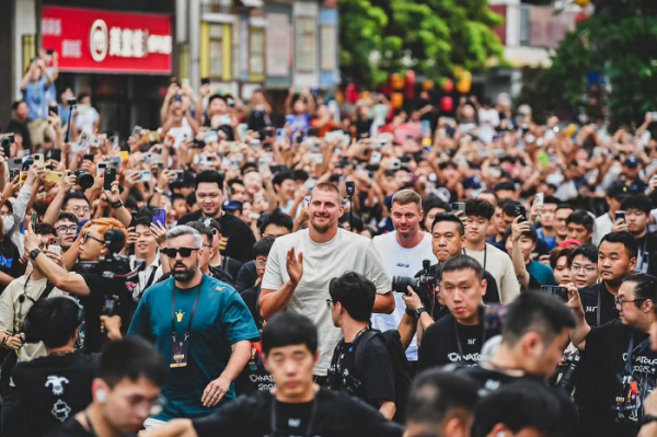 博泰配资 传递篮球热爱！2025年361°全球品牌代言人尼古拉·约基奇首次中国行圆满落幕